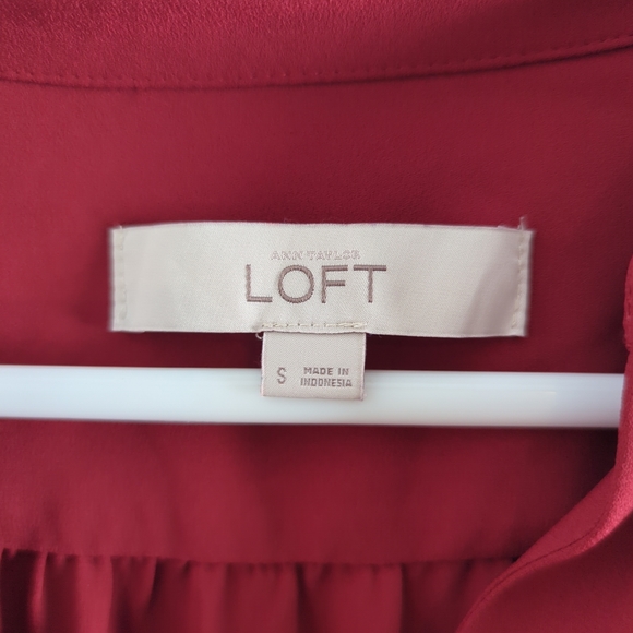 Loft Blouse Red V-neck Long-sleeve Career Business Professional Size Small - Picture 2 of 7